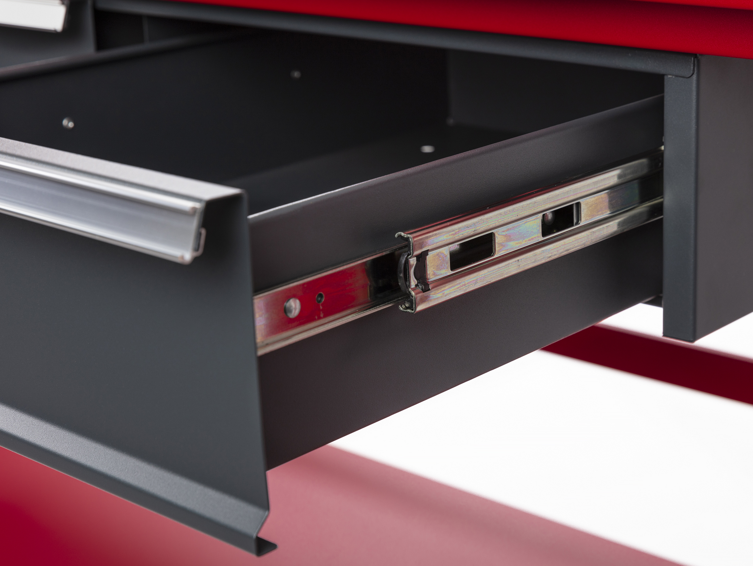 Buy Work bench, set of drawers & shelf at Pela Tools